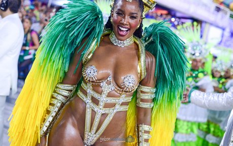 Iza Cantora nudes actress pic