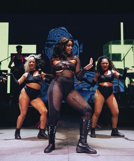 Iza Cantora erotic actress pic