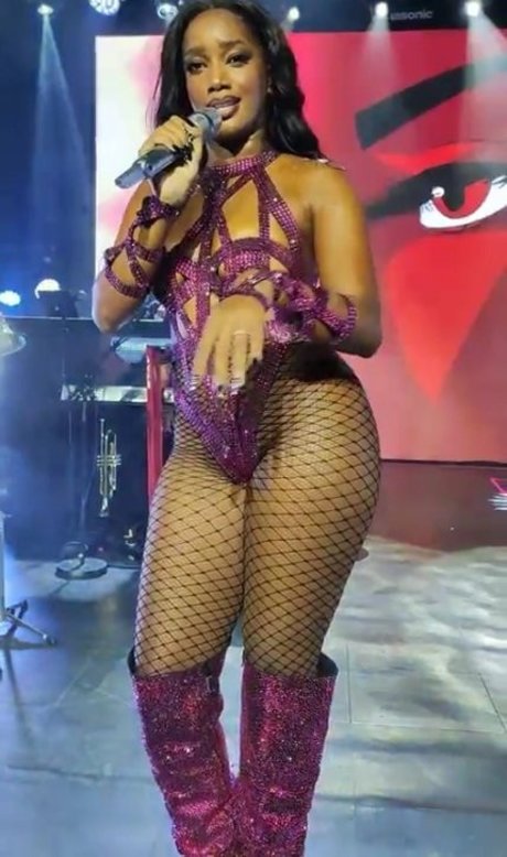 Iza Cantora model sexy picture