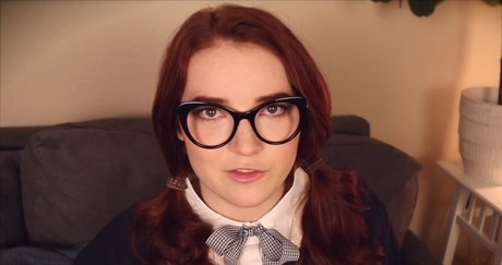 Goodnight Moon erotic star pic