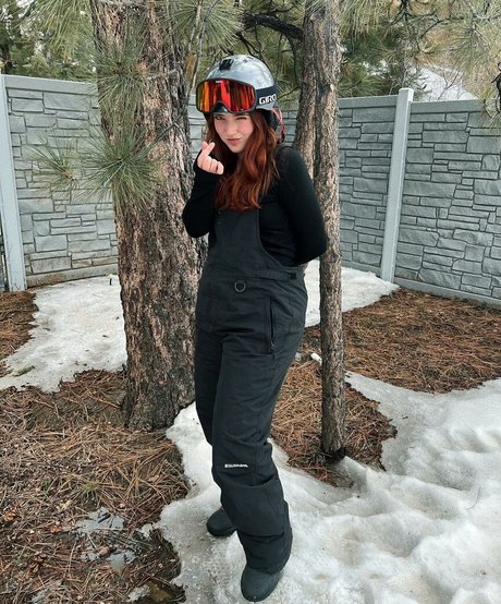 Goodnight Moon nudes star pics