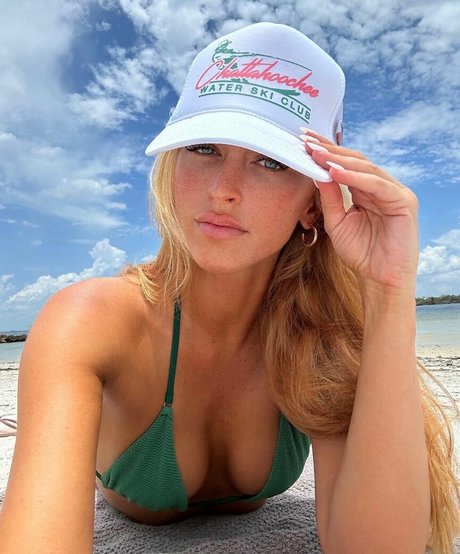 Danielle Moinet model pretty archive