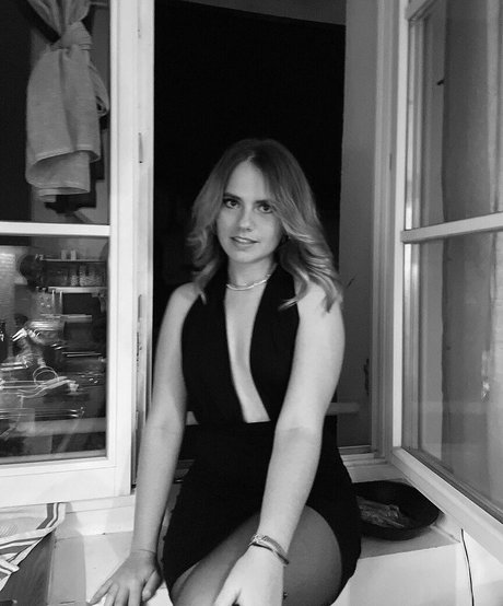 Axelle Maga free pornstar photos