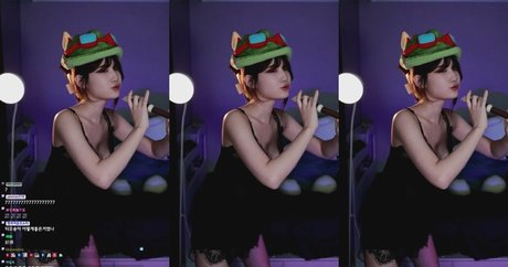 yule__0 03 erotic actress photo