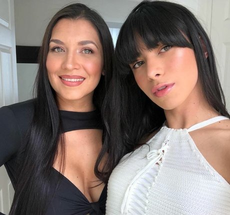 Gabrielle Maya model hot photo