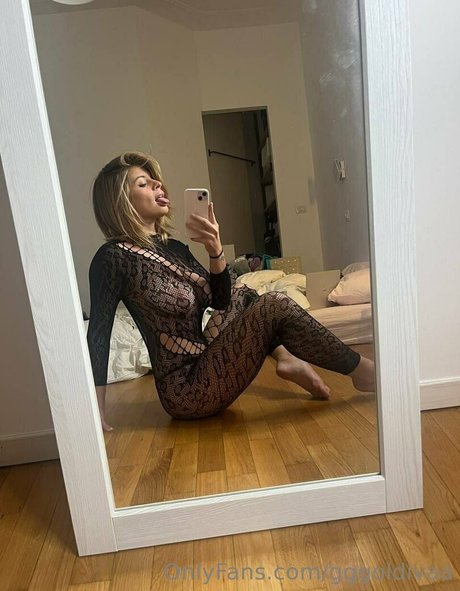 ggoldivaa sex star images