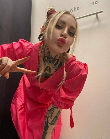 marrllaa pornstar adult picture