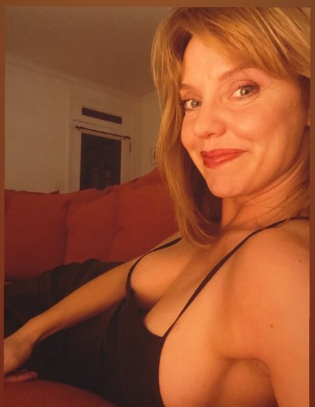 Kelli Garner model nude pics