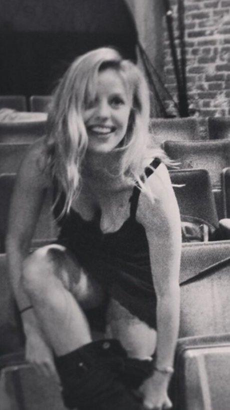 Kelli Garner star adult pic