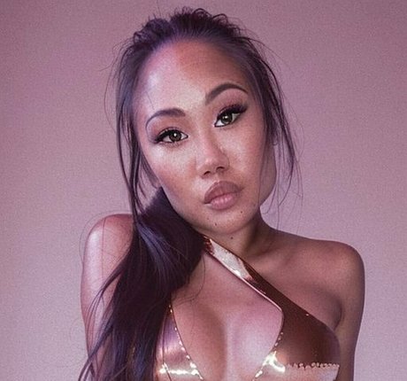 DeliciousDani nude pornstar pic