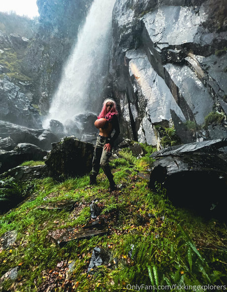 fxxkingexplorers pretty pornstar img