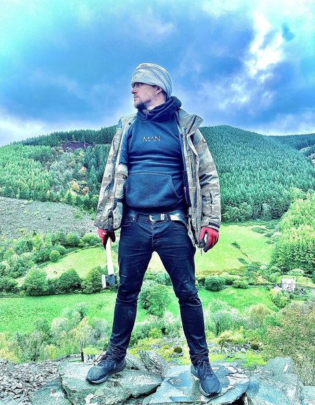 fxxkingexplorers nude pornstar gallery