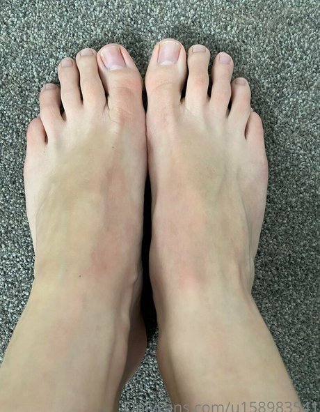 barefootlibran model adult pictures