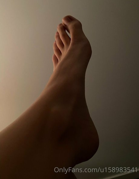 barefootlibran sex model image