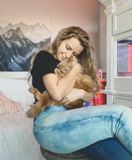 NoisyButters nudes model photos