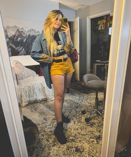 NoisyButters pornstar nice photo