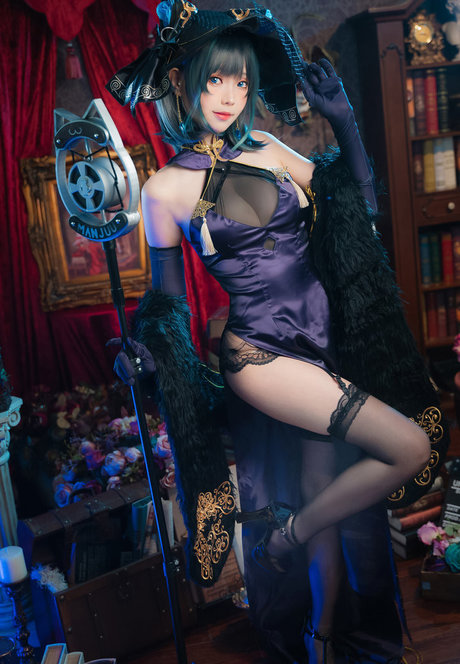 eeelyeee model nude photo