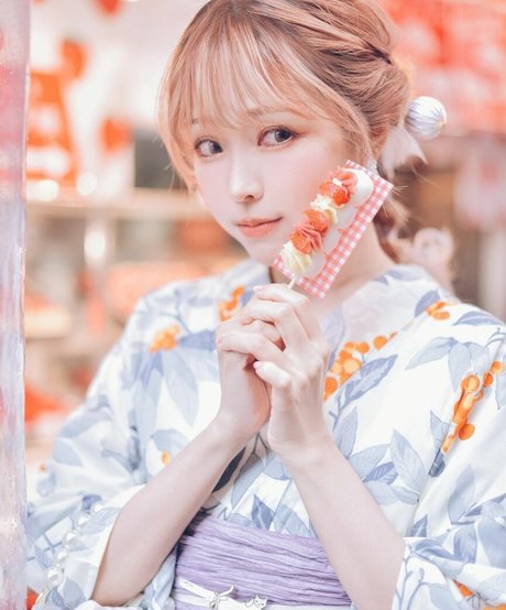 eeelyeee pornographic star pictures