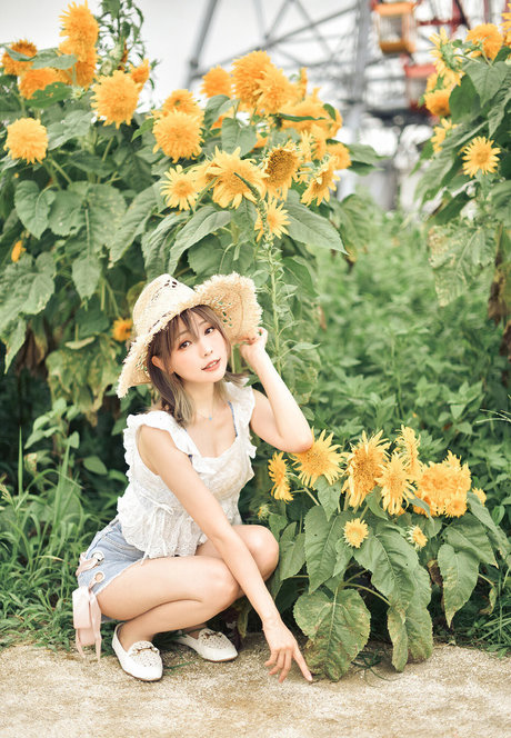 eeelyeee star sexy images