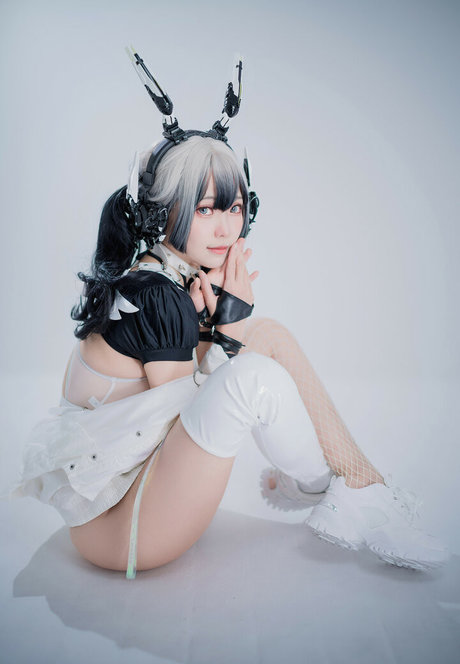 eeelyeee xxx actress pictures