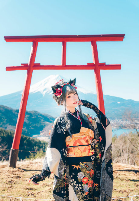 eeelyeee model adult pic