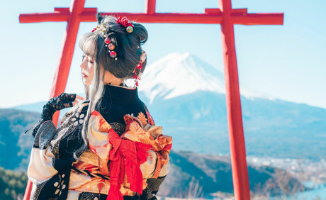 eeelyeee naked actress pics