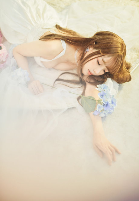 eeelyeee pornographic star images