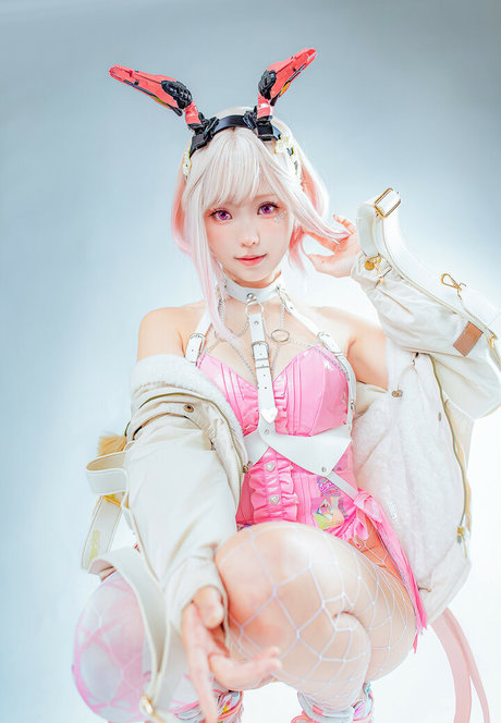 eeelyeee star sexy photos