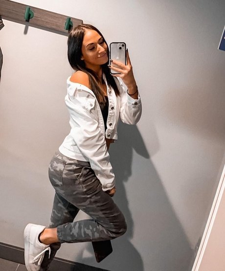 Emily Jaye star nudes photos