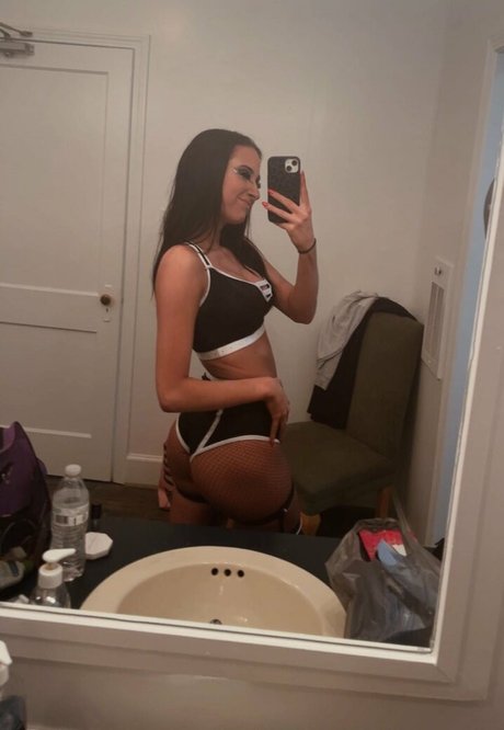 Emily Jaye erotic model img