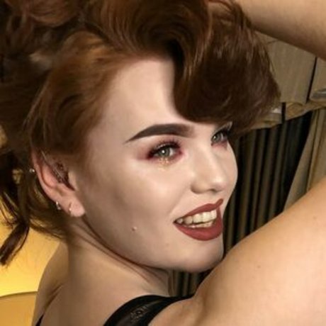 MissDeadlyRed model sex archive