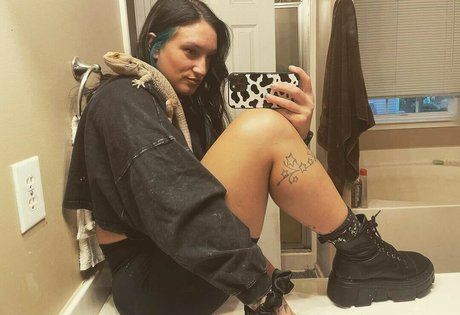 Kris Statlander model exclusive pictures