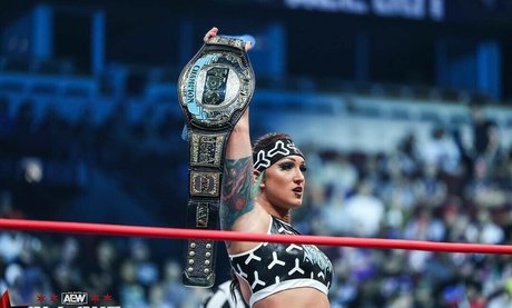 Kris Statlander art star archive