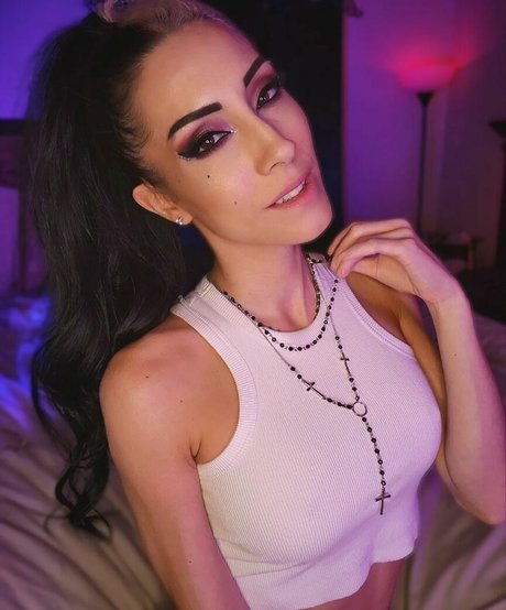 okStranger model adult pic