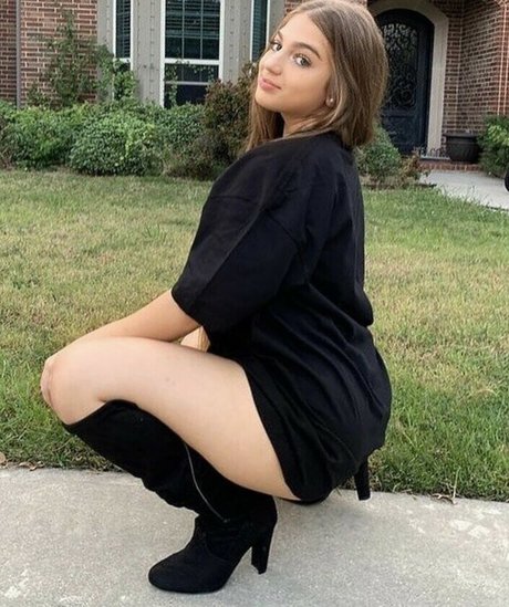 Hashemi Sisters star erotic image