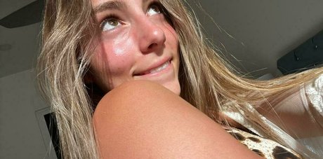 Meelah Robbins pornstar pics