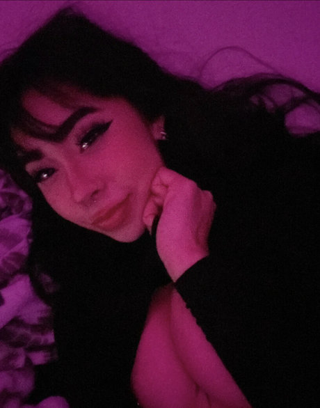 vivianerosales pretty model image