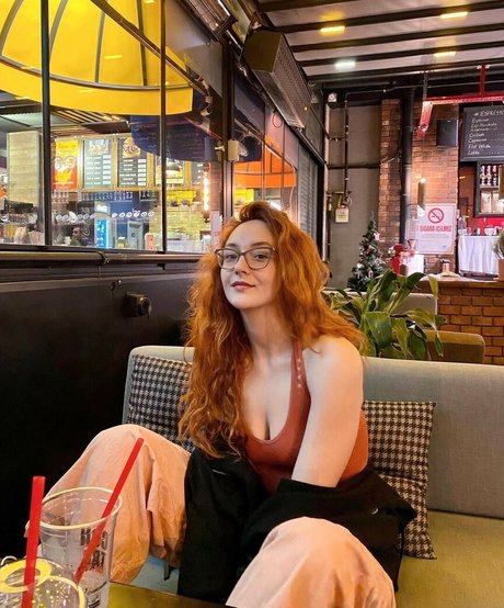 Dixowho hot model image