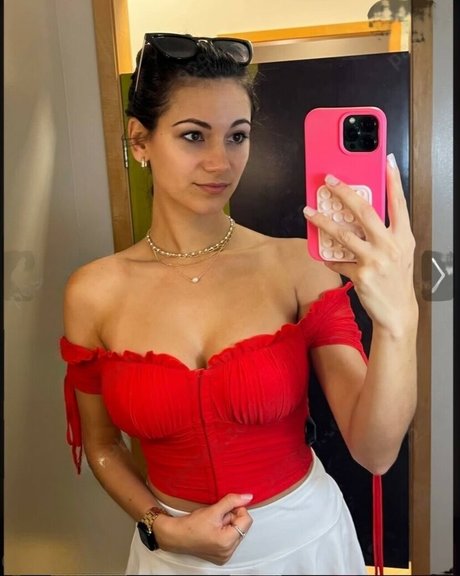 Alexia Raye naked model picture