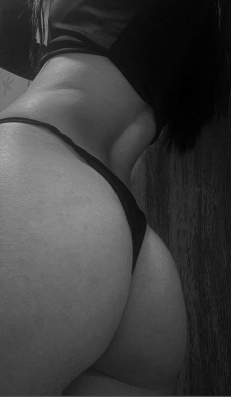 Oliveiranat nudes model pic