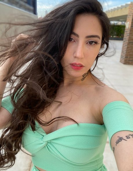 Danielle Vedovelli model pics