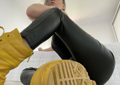 mistressofshadow perfect model archive