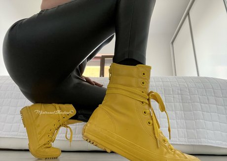 mistressofshadow sexy star photos