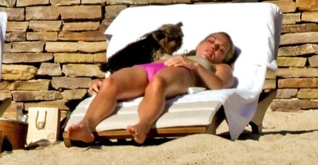 Molly Sims model nice image