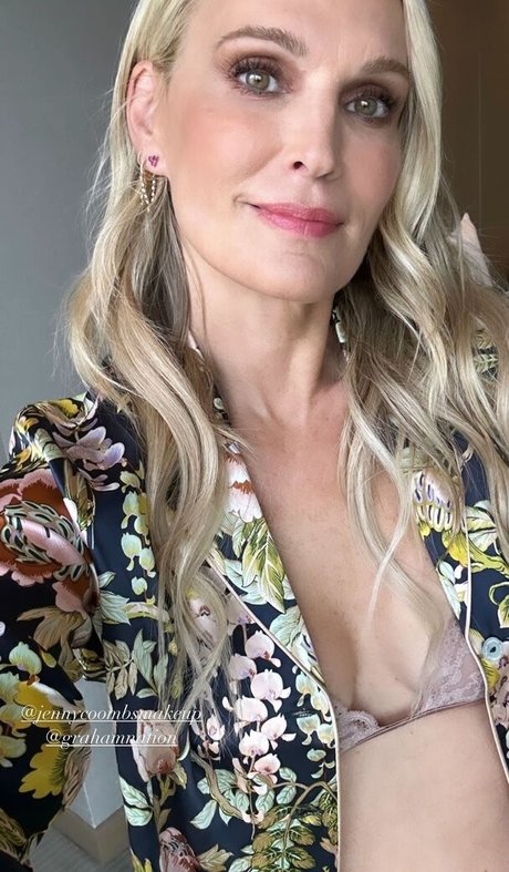 Molly Sims nude model gallery