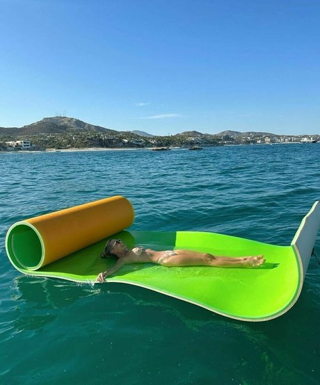 Molly Sims model beautiful picture