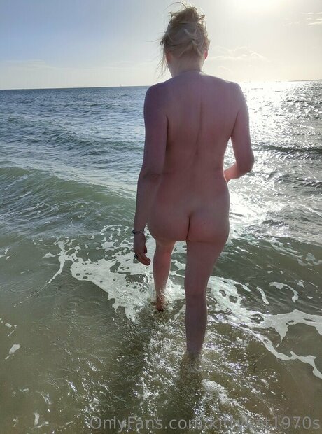 KittyKat1970s model high quality pic