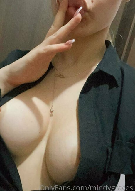 mindygraces top model picture