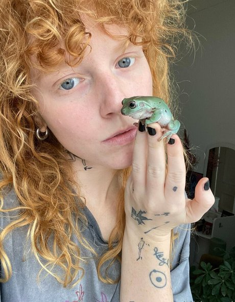 tilda red adult model photo