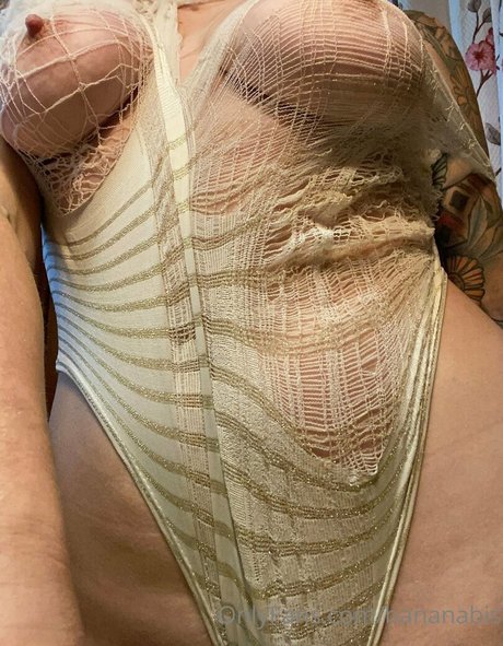 bananabis nudes pornstar image